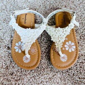 Toddler girls white leather thong sandals flowers Size 6